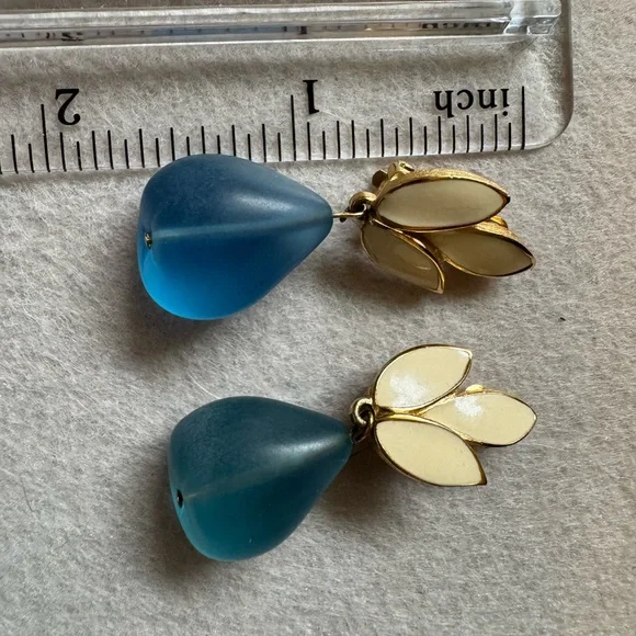 Vintage Givenchy clip ons earrings  preowned very rare - Picture 6 of 13